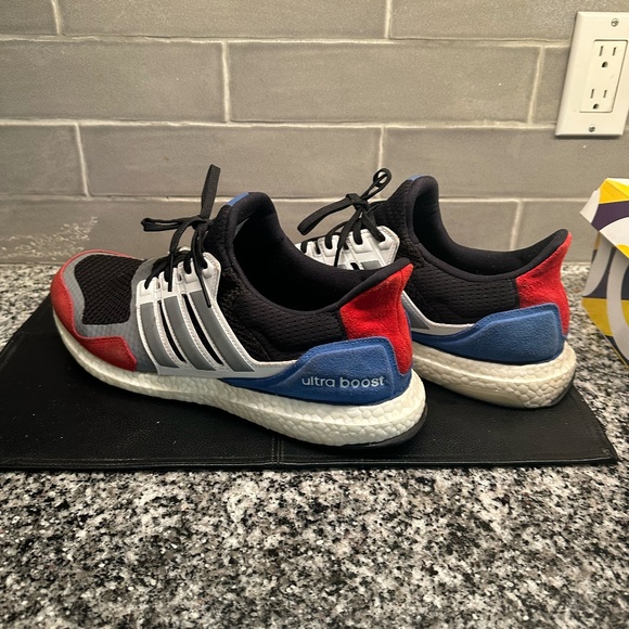 Adidas Ultra Boost ~ Red White and Blue Men's Size 13 Running Shoes - Picture 3 of 6